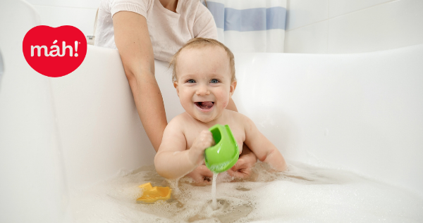 ¿Quieres saber cuál es la temperatura del agua ideal para bañar al bebé?